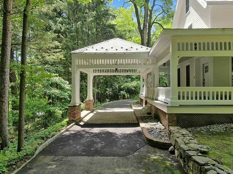314 Haverstraw Rd — Photo 2
