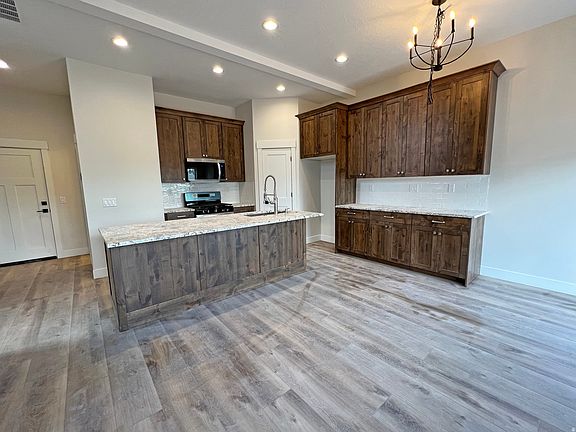 4th image of 430 Center E