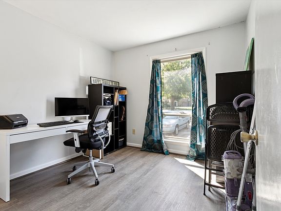 5th image of 5052 Clairmont Ct #1