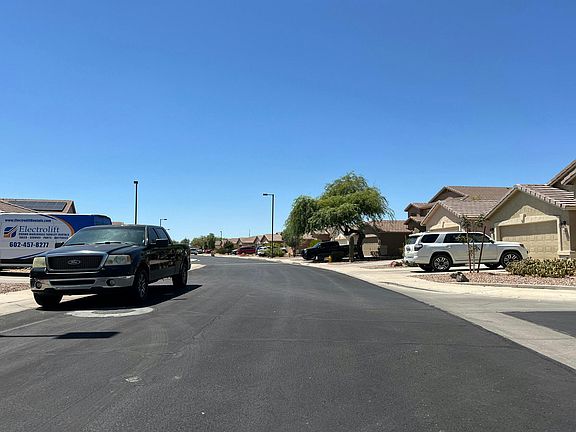 4th image of 22600 W Papago St