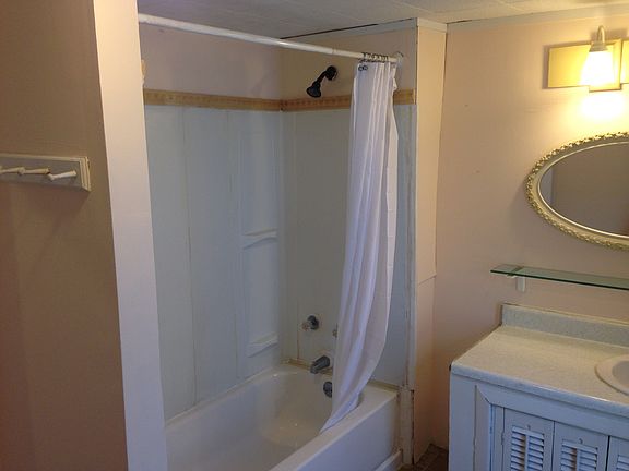 5th image of 46 Wilbur St