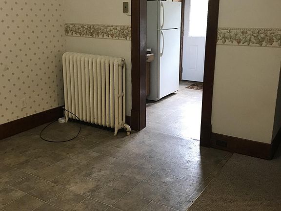 4th image of 307 W Marshall St APT 3