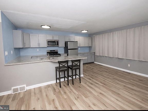 2nd image of 3248 Rhett Rd