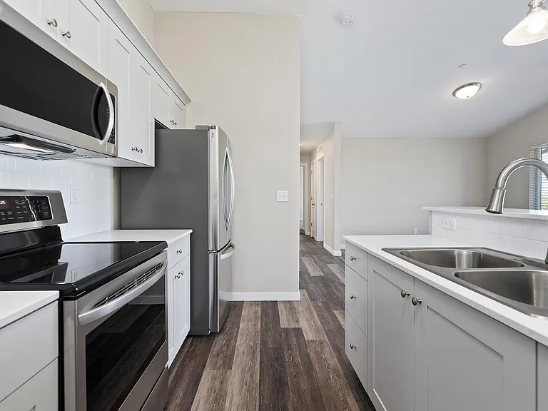 The Summit Apartments — Photo 9