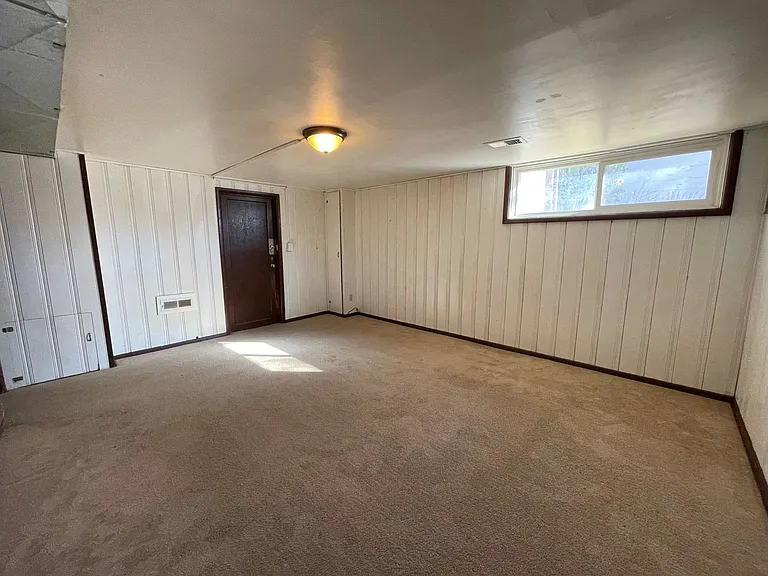 2102 East 17th Street — Photo 11