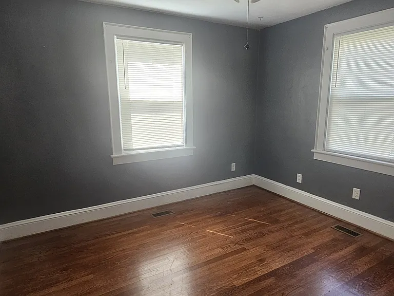 2615 Somme Ave — Photo 9