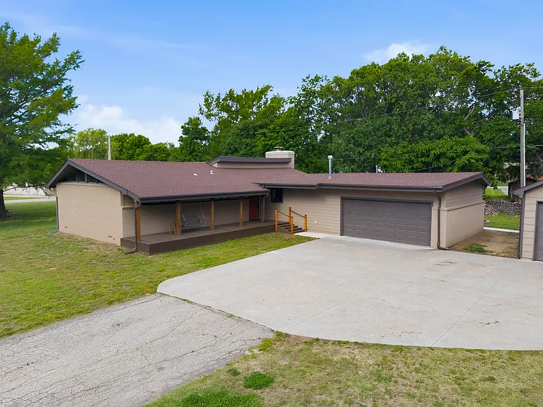 2925 N Jackson Blvd — Photo 11