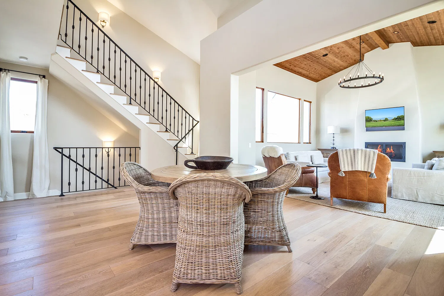 Exceptionally Rare and Luxurious Residence in Corona Del Mar — Photo 4