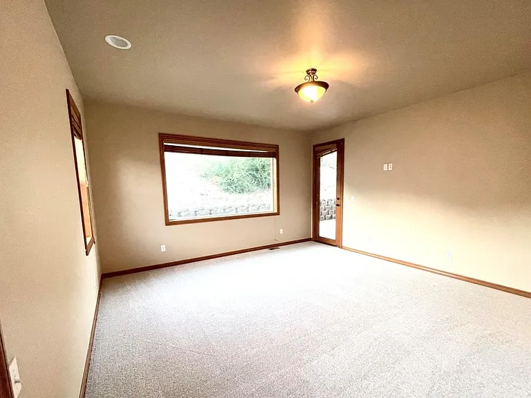 5805 Englewood Ave — Photo 17