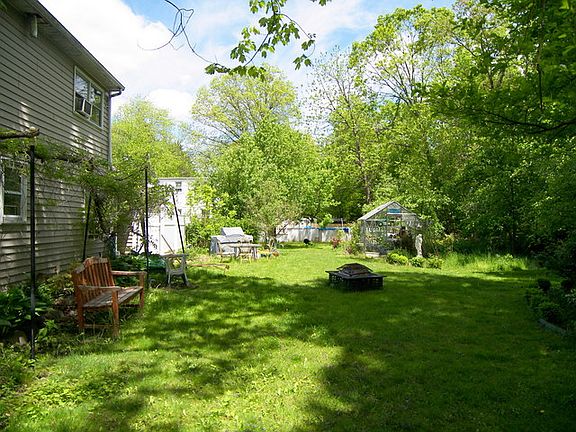 3rd image of 11 Clinton Ave