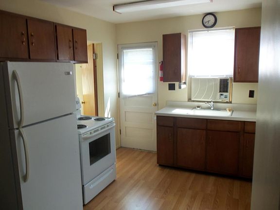 2nd image of 621 1/2 Liberty St APT 4