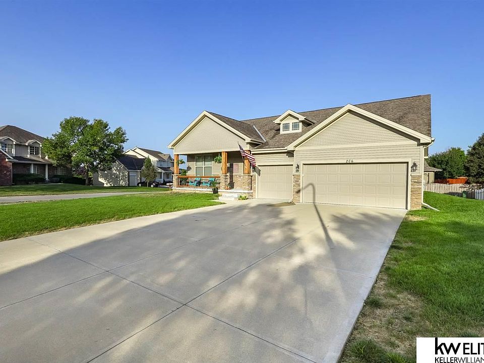 1st image of 206 Oakmont Dr