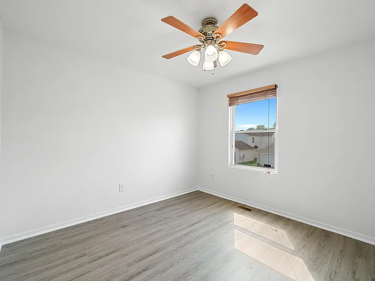 4035 Redroyal Ave — Photo 27