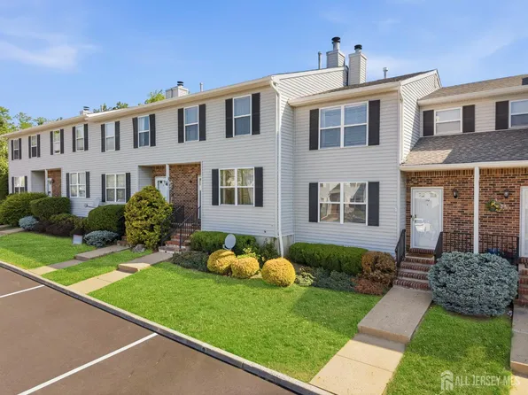 10 Peachtree Ln #303, Monroe Township, NJ 08831