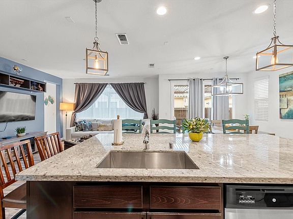 5th image of 524 Lavender Dr