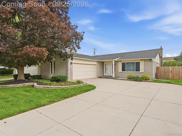 27046 Fairfax St, Southfield, MI 48076