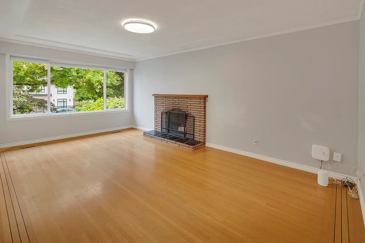 3 bed, 1300 sqft, $3,190 — Photo 3