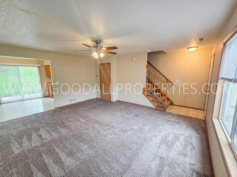 409 S Hazel St — Photo 4