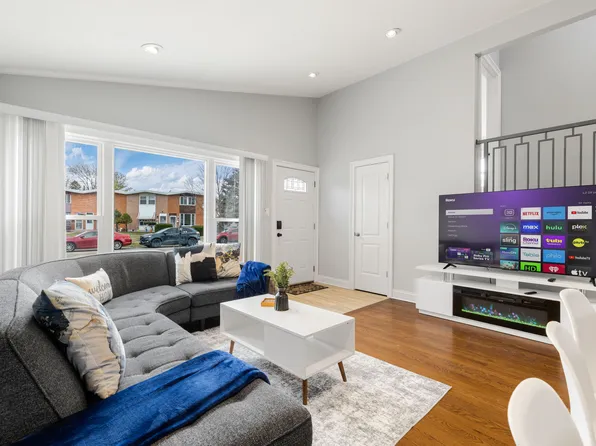 2176 Ash St, Des Plaines, IL 60018