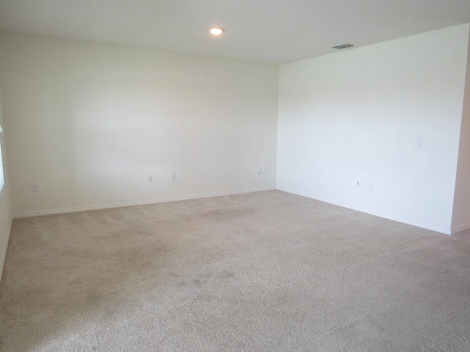 Port Orange - 3 Bed, 2 Bath, Lakefront Home W/ Comm. Pool, $2395/Mo. — Photo 3