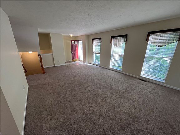 5th image of 139 Blue Grass Cir