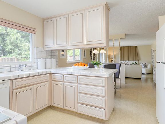 4th image of 1499 Montalban Dr
