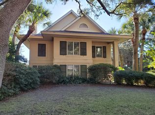 19 Barnacle Rd, Hilton Head Island, SC 29928