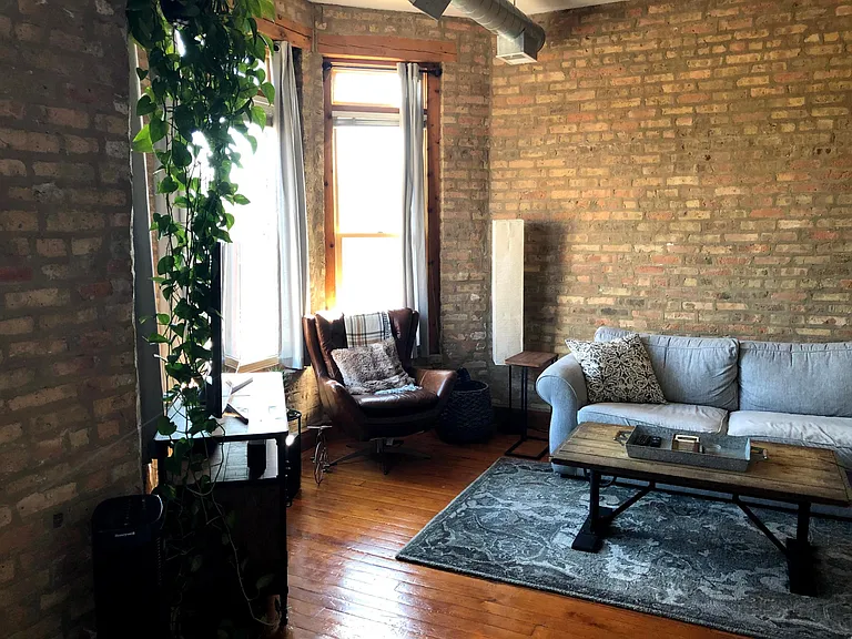 1527 W Augusta Blvd #2 — Photo 3