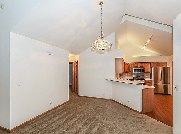 5th image of 143 Canterbury Ct