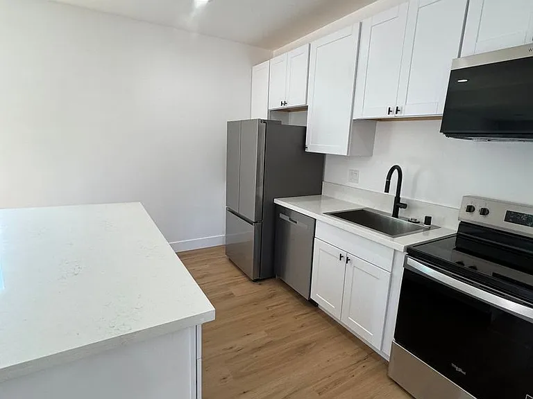 240 White Rd — Photo 2