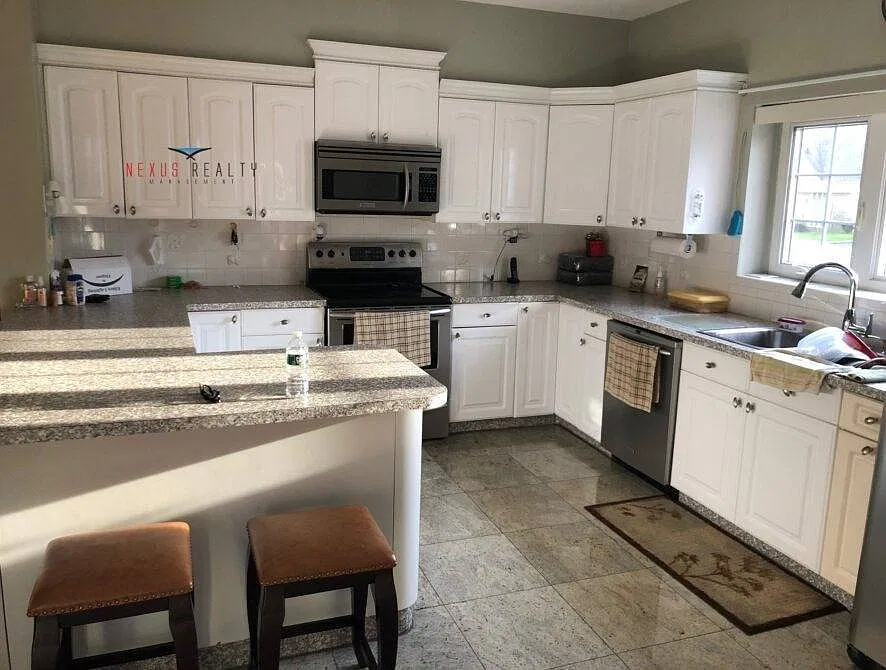 4 bed, 2.0 bath, $4,000 — Photo 1