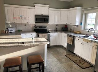 31 Kingfisher Rd, Levittown, NY 11756