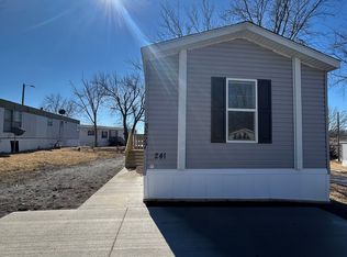 3227 W 52nd St, Davenport, IA 52806