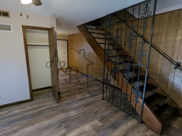 2104 S Broadway St, Pittsburg, KS