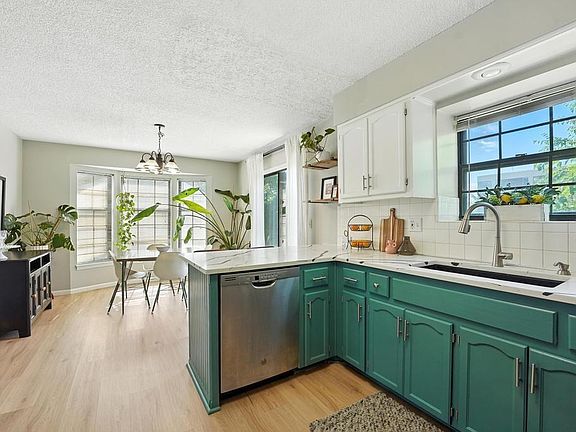3rd image of 10109 W 86th Ter