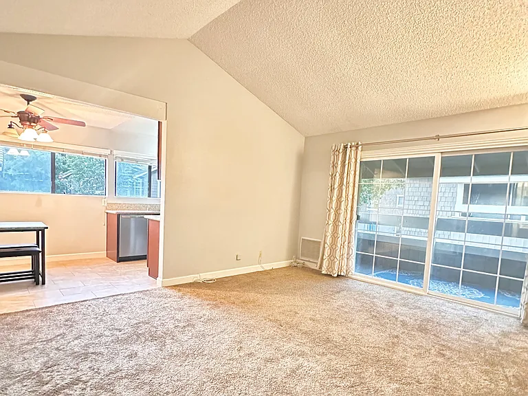 58 Streamwood — Photo 6