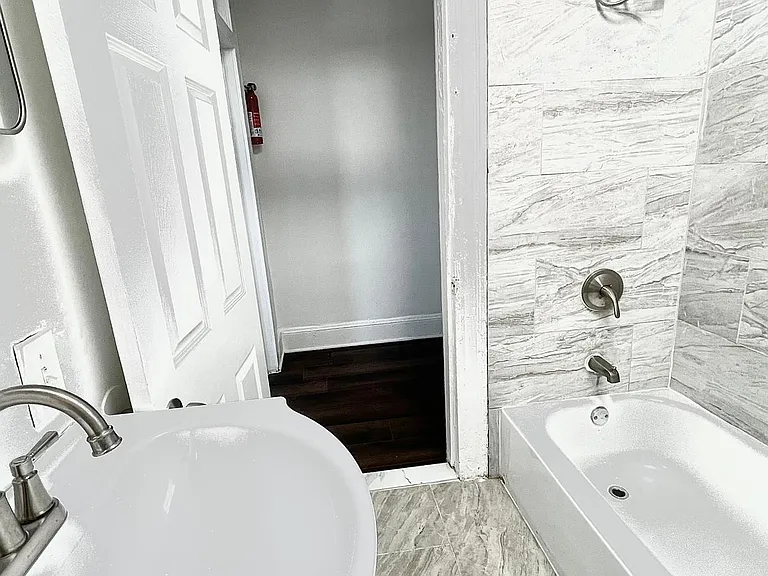 2212 W Fayette St — Photo 25