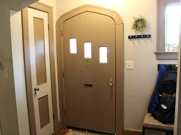 2nd image of 805 Grove Ave