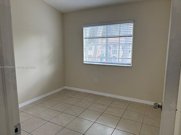 4th image of 2930 SE 12th Rd Unit 206-31