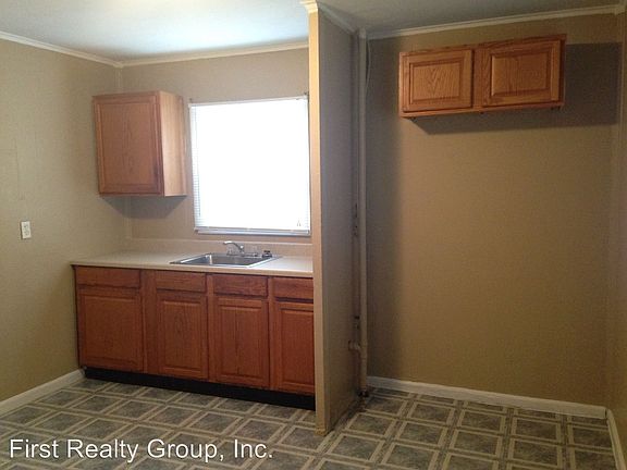 3rd image of 1570 Elaine St