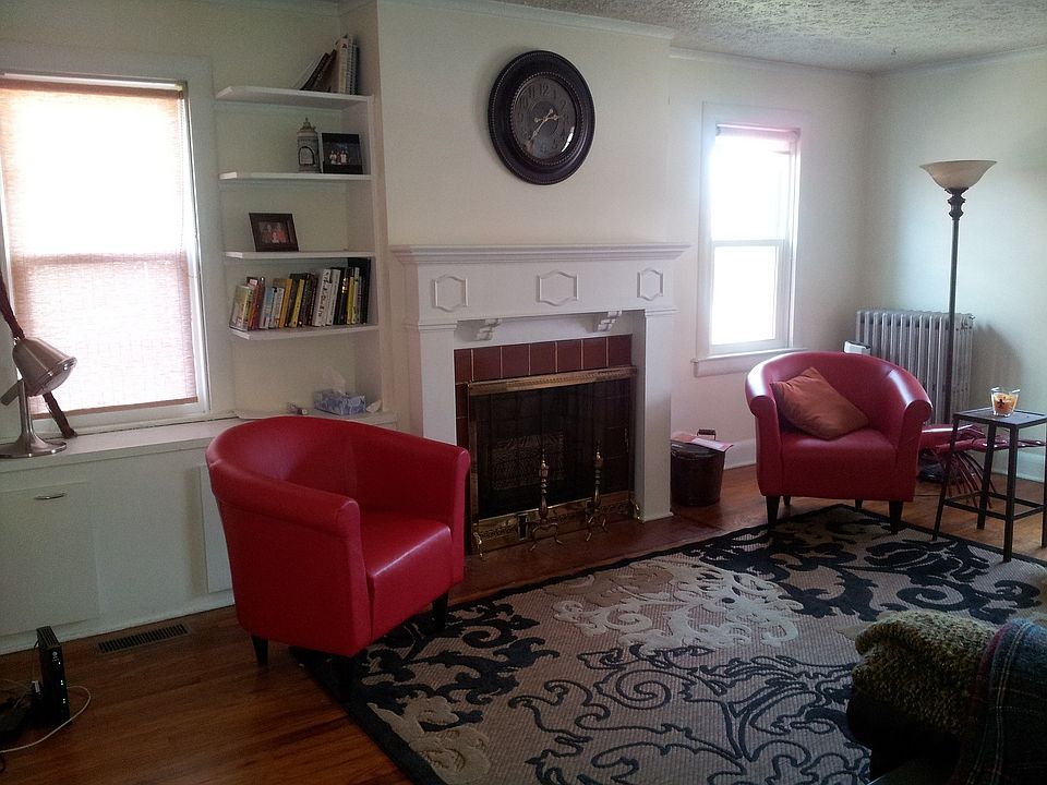 Living Room with fireplace