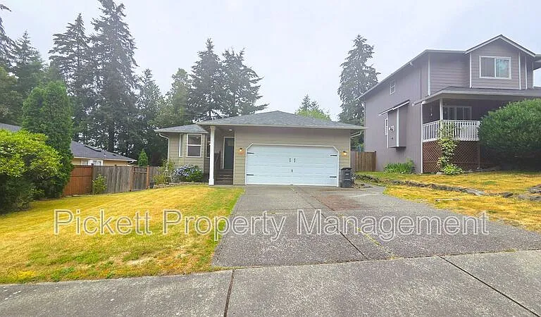 133 NE Gilmax Ln — Photo 2
