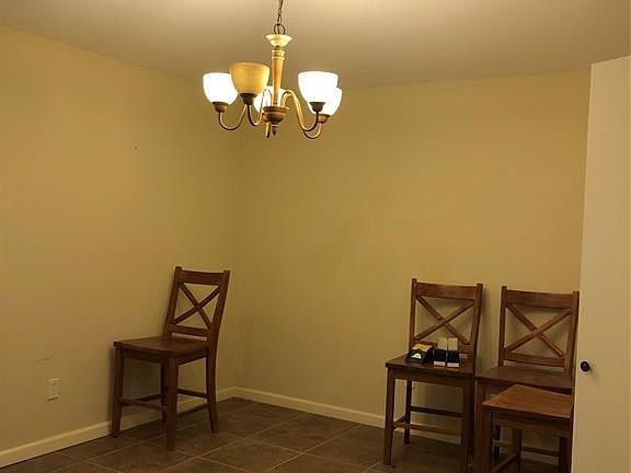 2nd image of 1713 Canterbury Ln