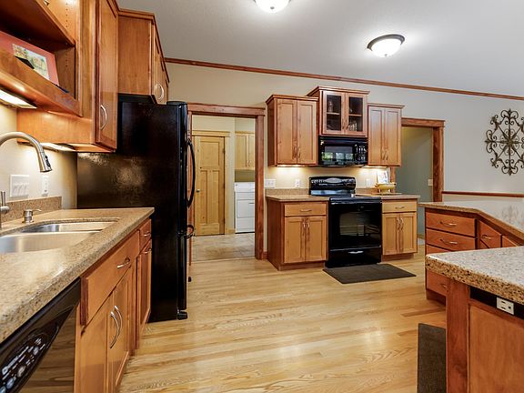 3rd image of 204 Ridge Dr