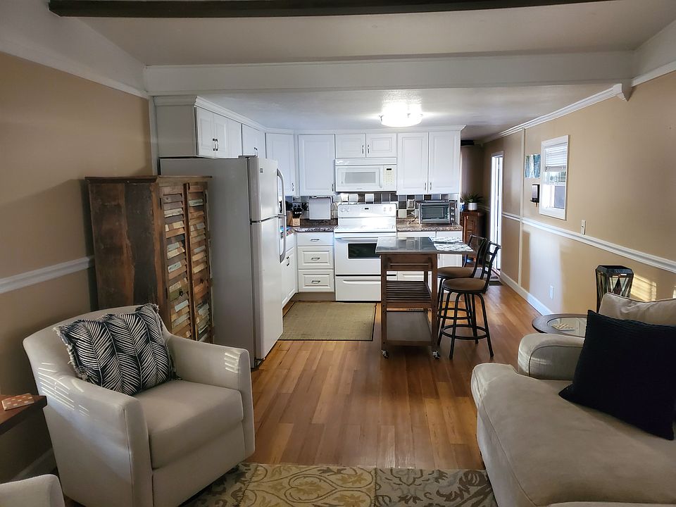 Spacious open kitchen/living area