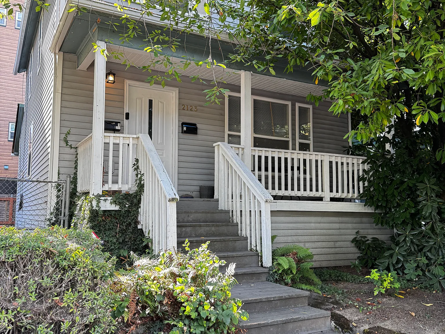 2 bed, 850 sqft, $1,900 — Photo 1