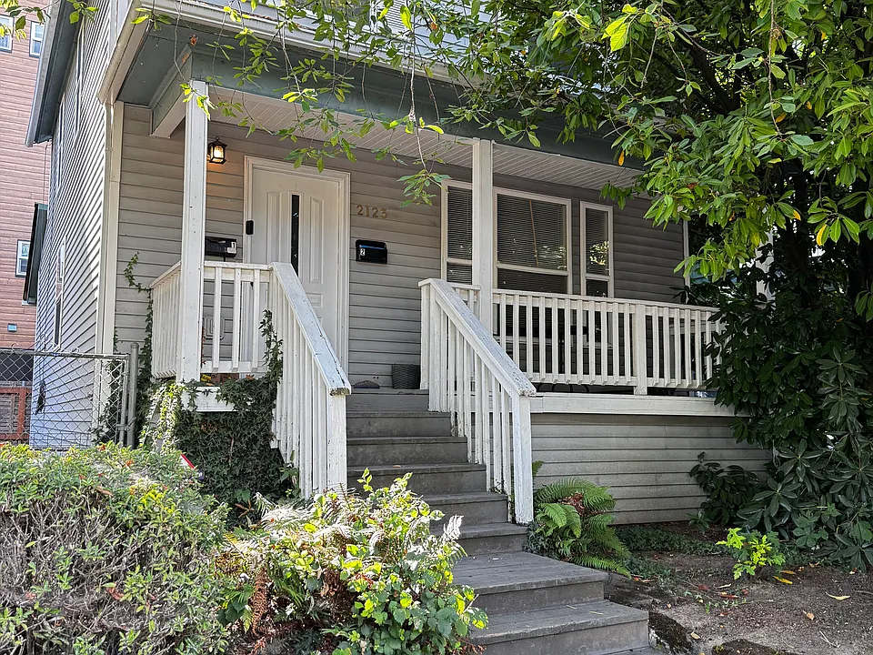 2123 SE 12th Ave #2