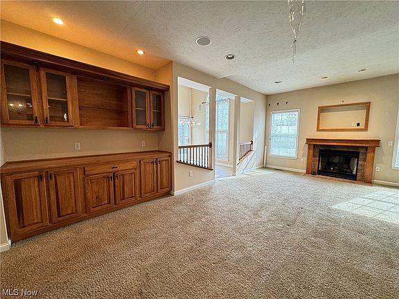 3rd image of 360 Hollyhock Ct