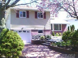 75 Willets Dr, Syosset, NY 11791
