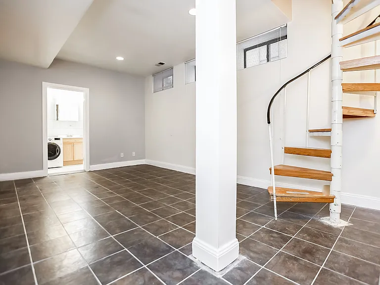 7211 S Yates Blvd #1B — Photo 3